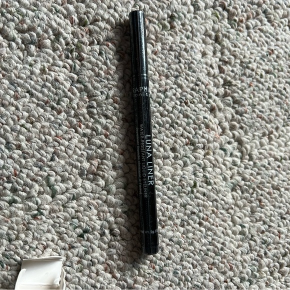 Seraphine Botanicals Luna Pitch Black Liquid Eyeliner - Picture 4 of 5